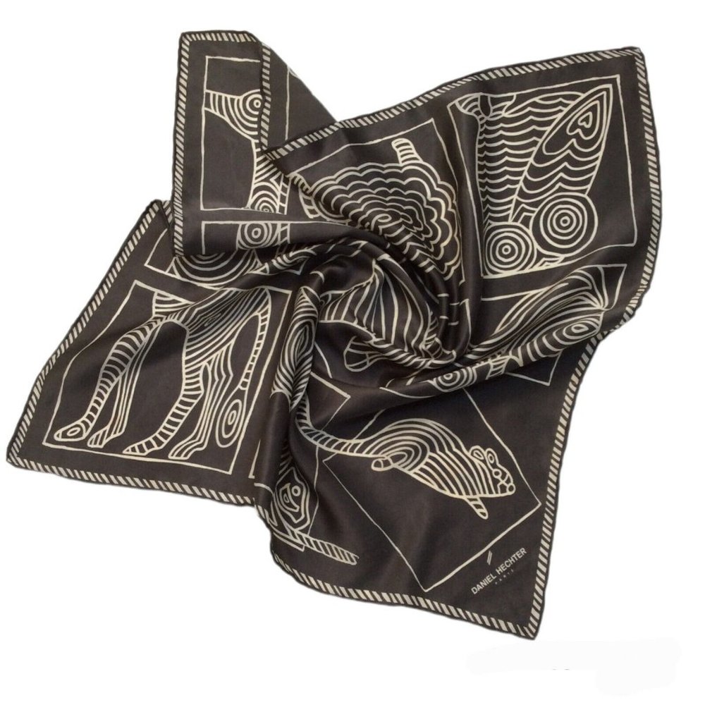 DANIEL HECHTER PARIS Gray Animals Print Silk Scarf 20"/20,5" EX COND - Picture 2 of 10